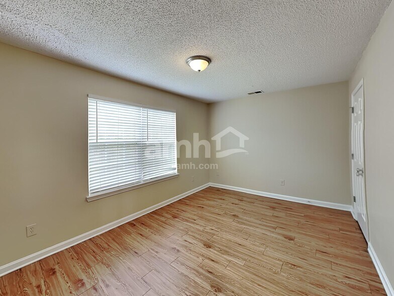 Building Photo - 228 Kings Cove