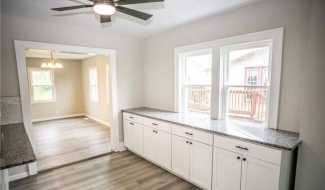 Building Photo - 209 E Hobart Ave