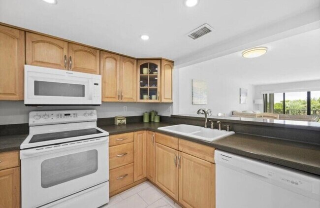 Building Photo - 9400 S Ocean Dr