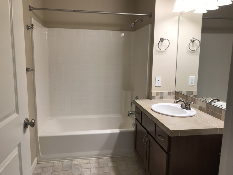 Bath tub - 15054 NW Central Dr