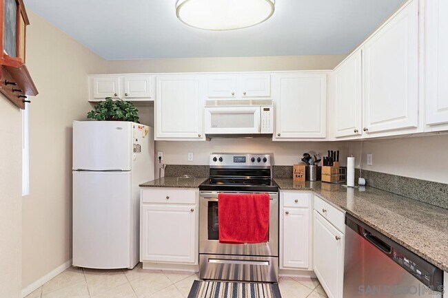 Building Photo - 7455 Charmant Dr