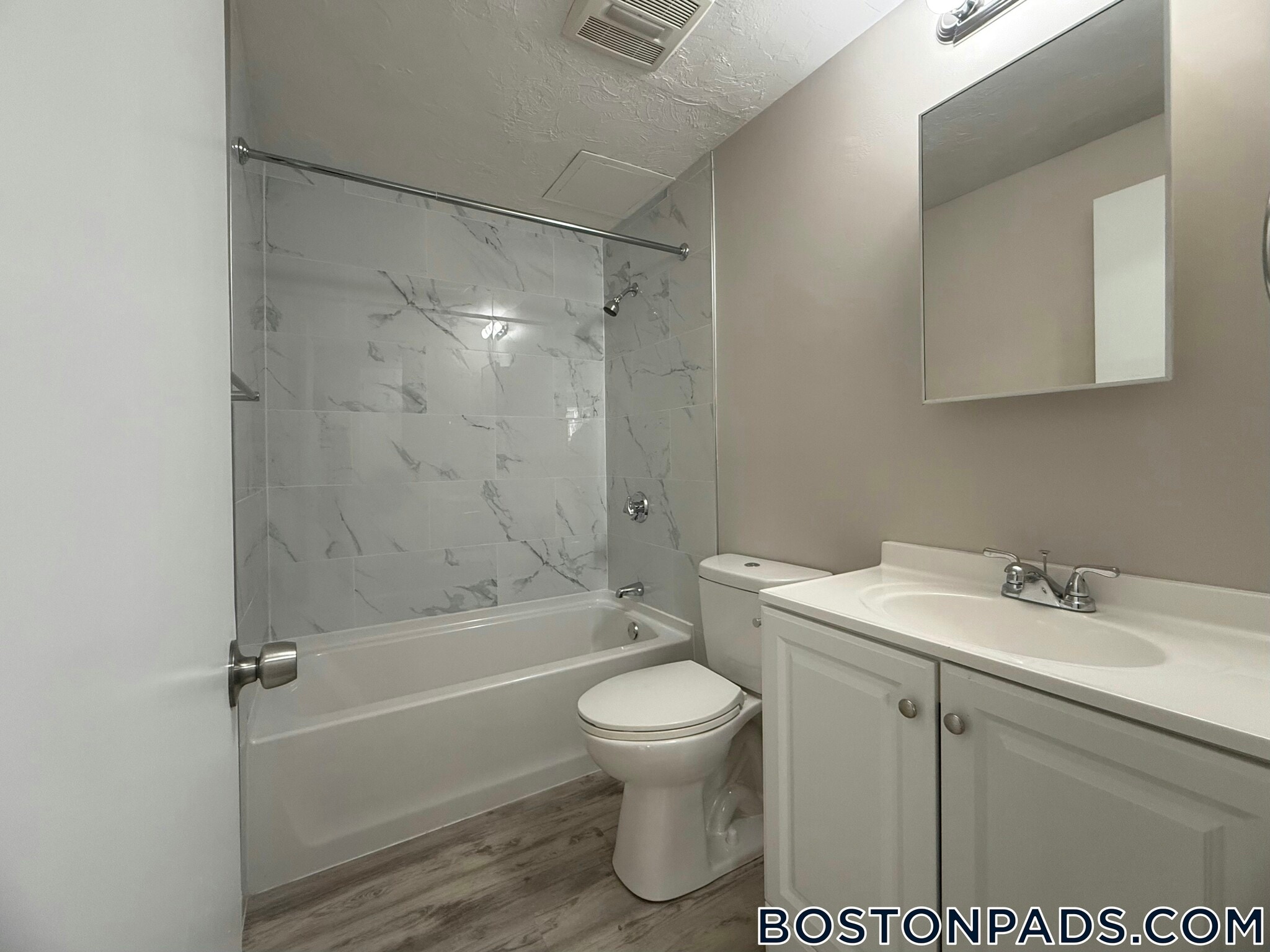 Building Photo - 310 Thompson Rd