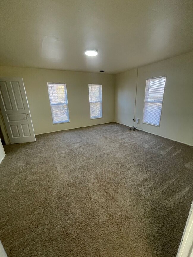 Building Photo - 516 N Adams St