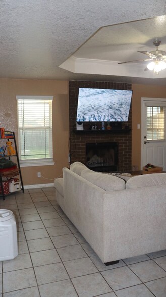 Building Photo - 2607 Gazelle Dr