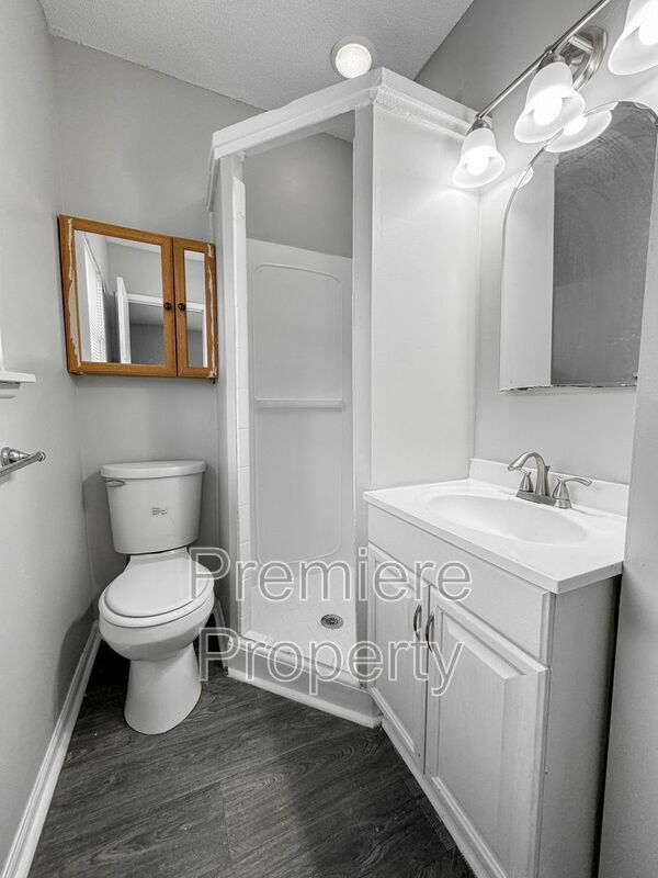 Building Photo - 4311 N Spruce Ave