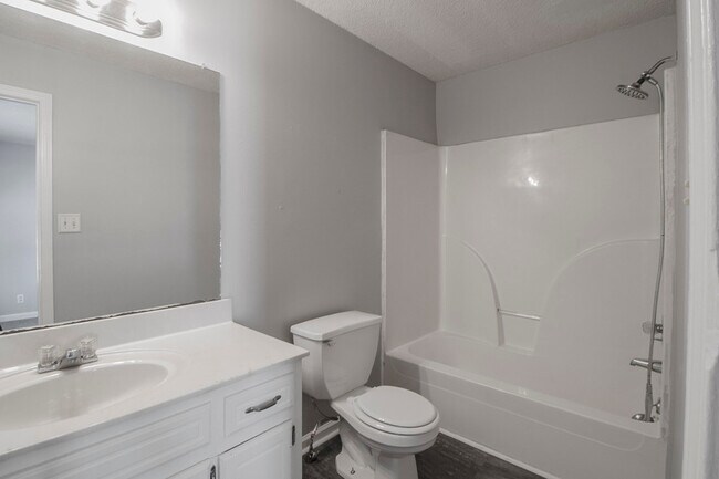 Building Photo - 571 Garnet Dr