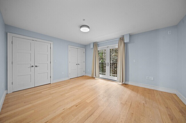 Building Photo - 8917 River Rd