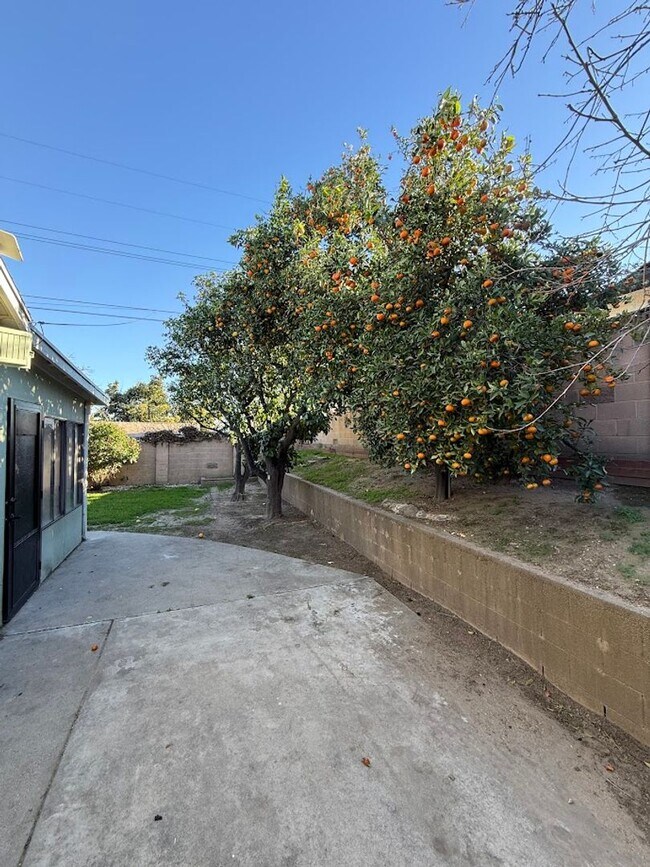 Building Photo - Beautiful 4 Bedroom, 2 Bathroom, Sylmar Home! Ready for Move-In!