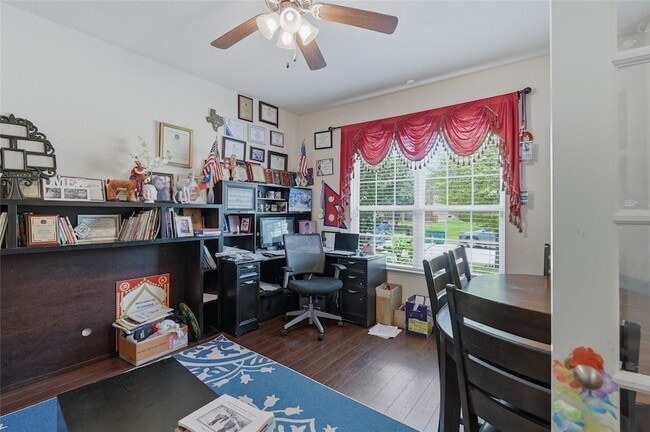 Building Photo - 910 Cormorant Dr