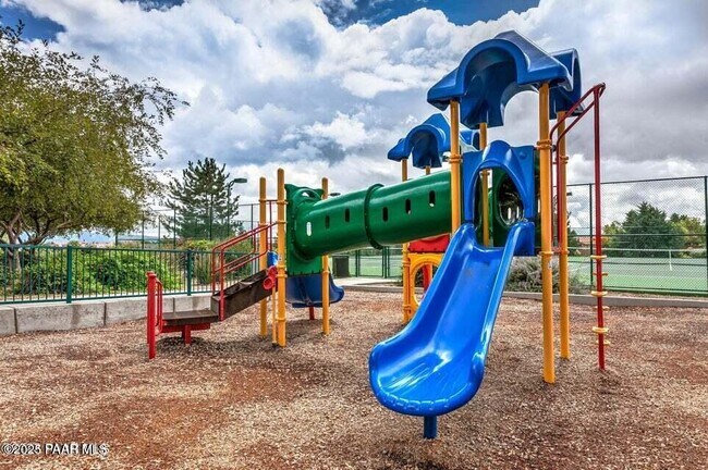 Building Photo - 6236 E Stafford St