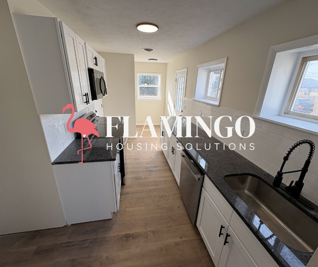 Building Photo - 108 Macready Ave