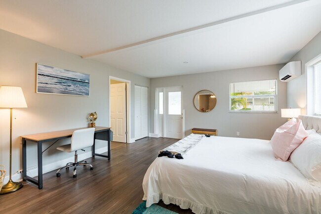 Building Photo - Fully Furnished 3BR/2BA St. Pete Home – Modern Updates & Prime Location