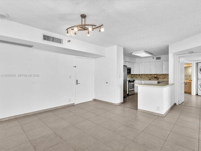 Building Photo - 3530 Mystic Pointe Dr