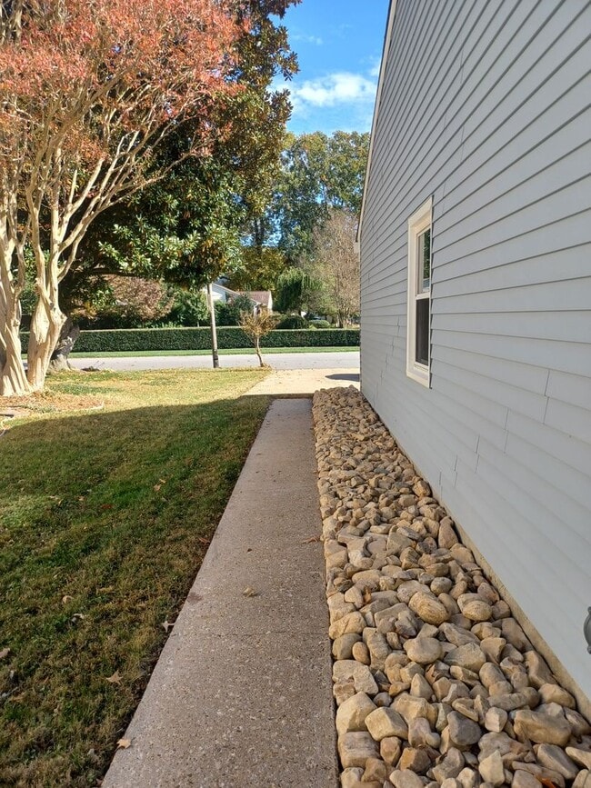 Building Photo - Welcome to this beautiful 4-bedroom, 2-bathroom home located in the desirable Virginia Beach, VA