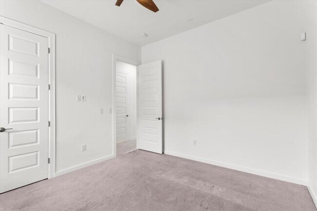 Building Photo - 7201 Garnet Mill Ln