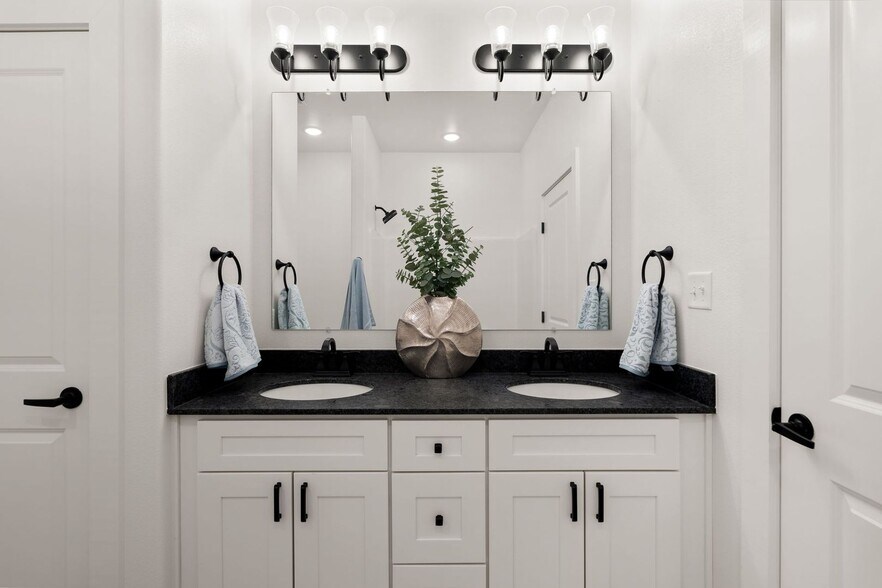 Building Photo - 8826 Cantera Dr