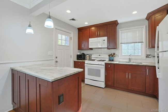 Building Photo - 71 Cox Ave