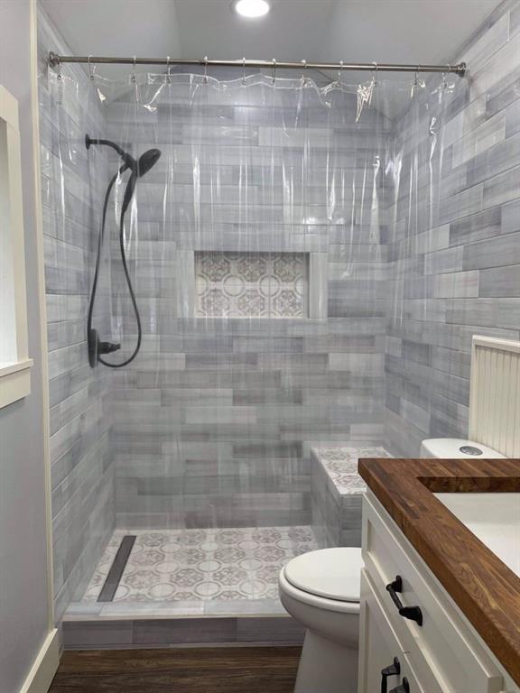 Building Photo - 903 N Valderas St