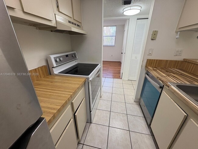 Building Photo - 8004 SW 149th Ave