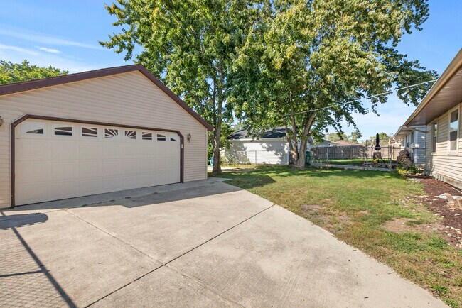 Building Photo - 16248 Haven Ave