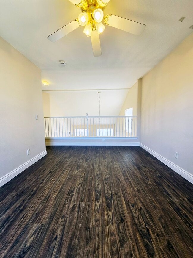 Building Photo - 3 Bed + Loft | 2.5 Bath | 1,946 SF