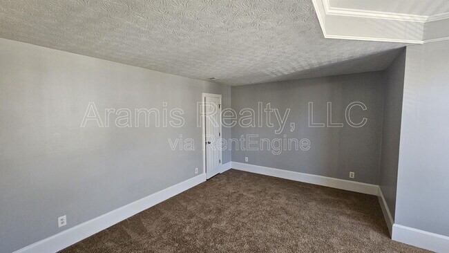 Building Photo - 4858 Glenwhite Dr