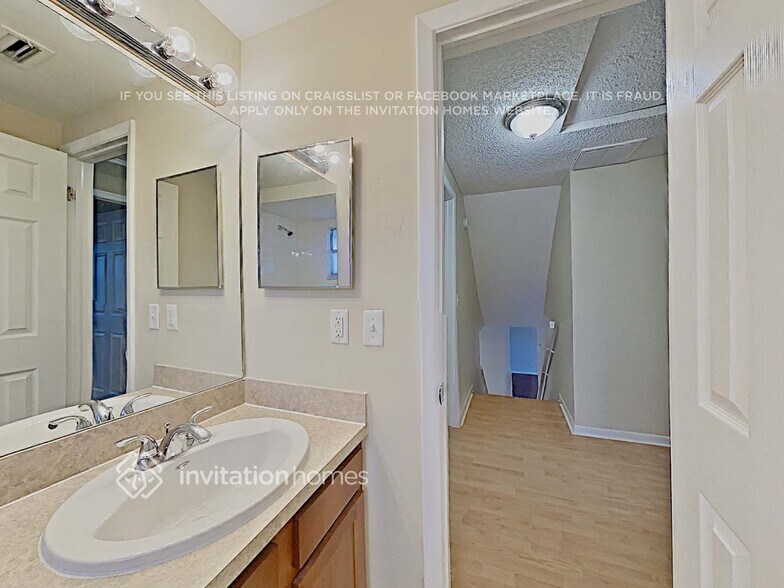 Building Photo - 16334 Bonneville Dr