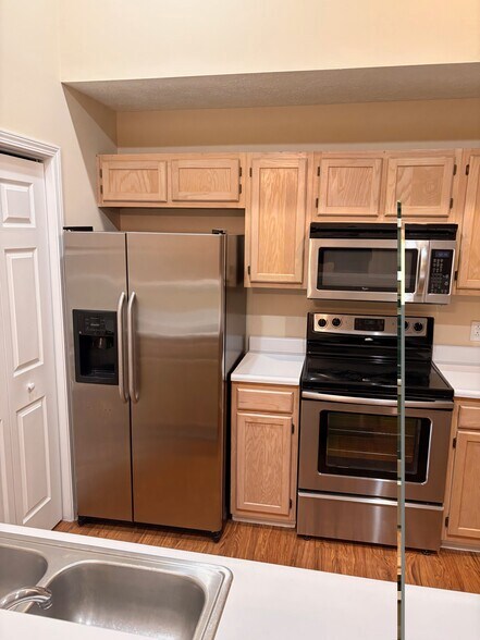 Building Photo - 10756 Central Ave