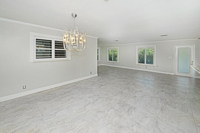 Building Photo - 3180 NW 6th Ave