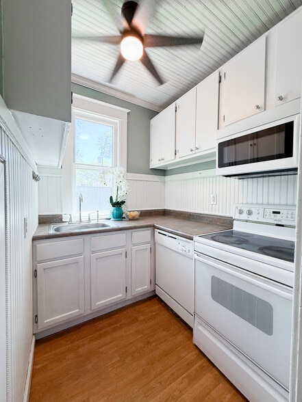 Building Photo - 1616 W Barker Ave