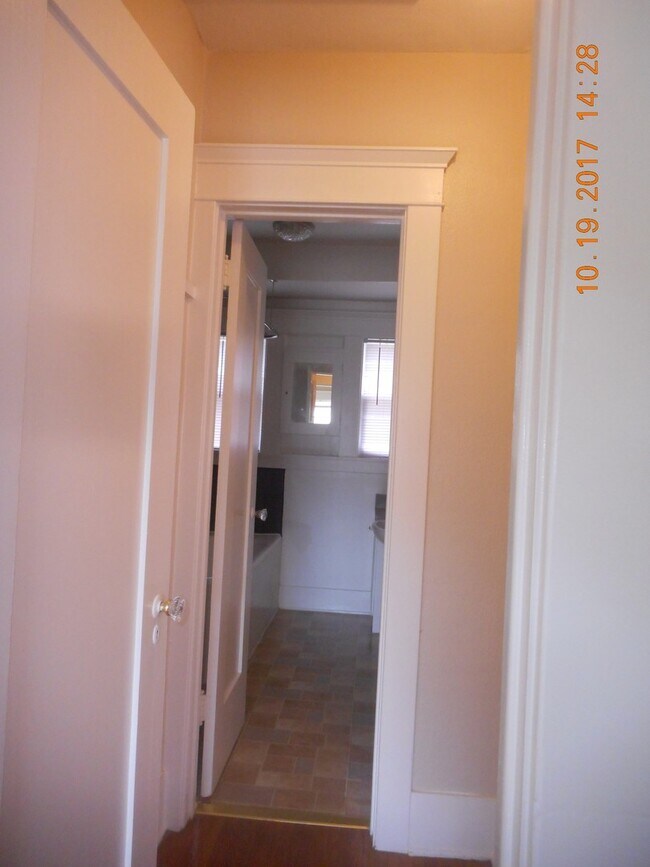 Building Photo - 370