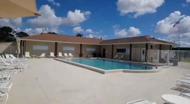 Building Photo - 4067 White Pine Dr