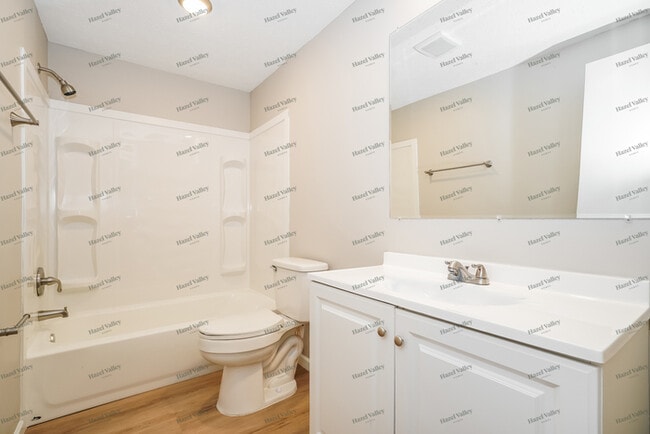 Building Photo - 2564 Weyburn Rd