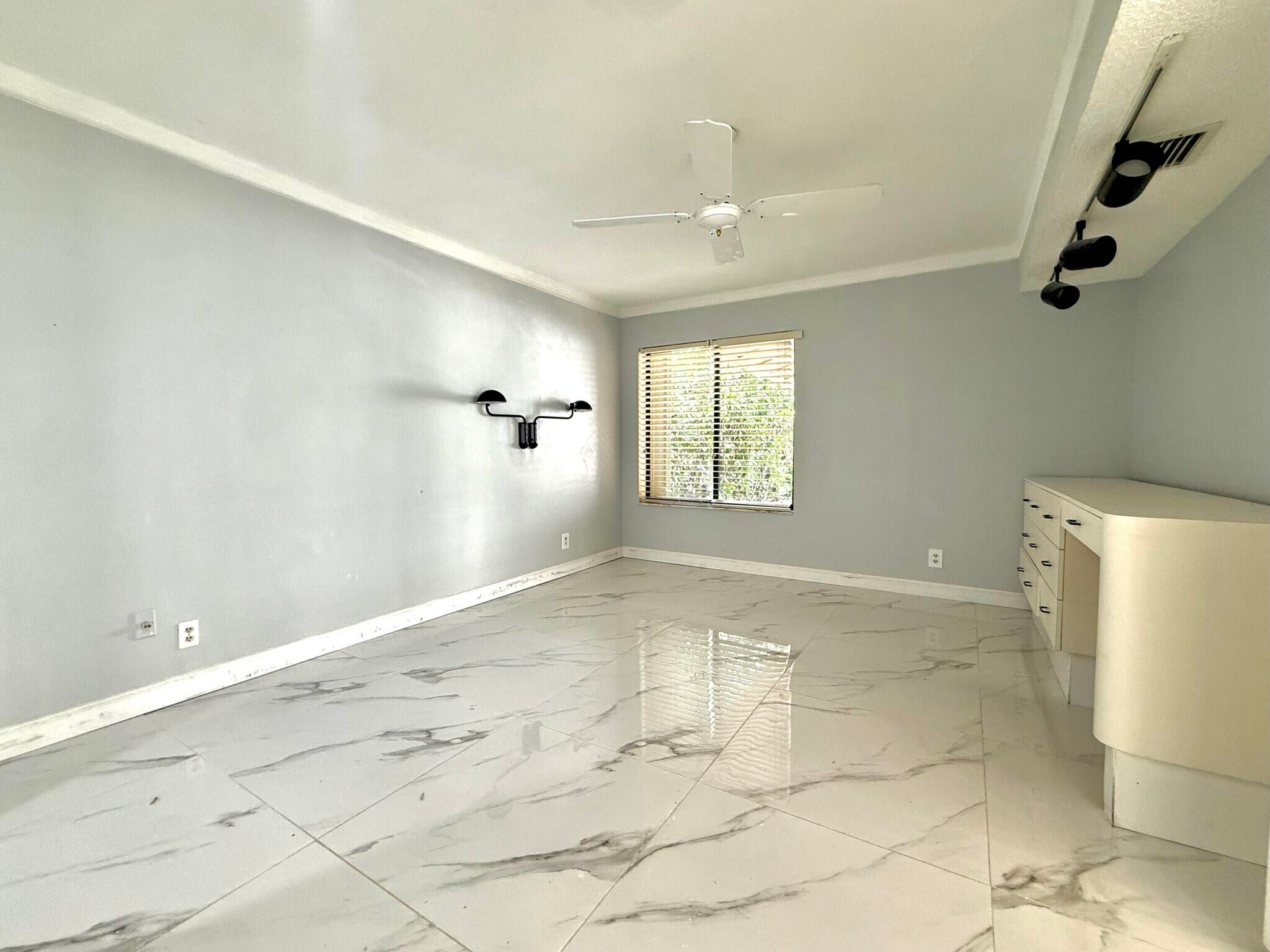 Building Photo - 5670 Piping Rock Dr