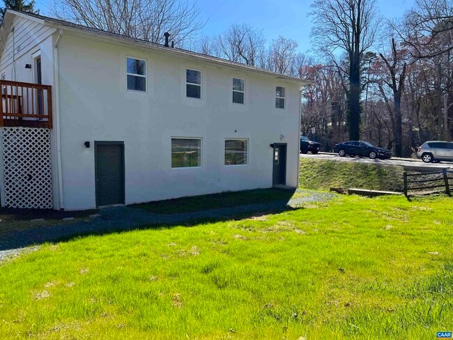 Building Photo - 1307 King St