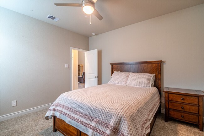 Building Photo - 31219 Gullwing Manor Dr