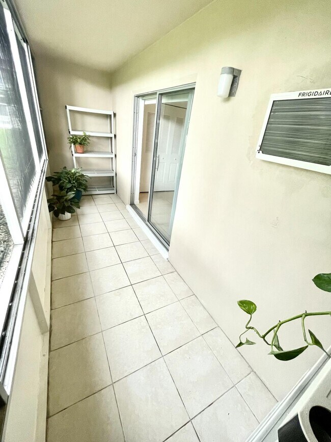 Building Photo - 128 Canterbury F