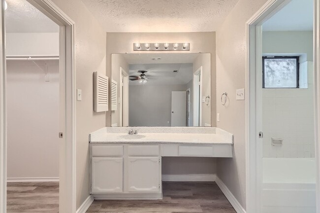 Building Photo - 1304 Seabrook Dr