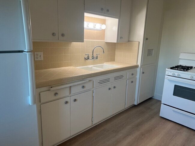 Building Photo - 11333 Venice Blvd