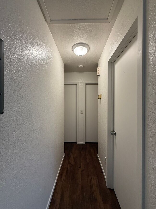 Building Photo - N57000