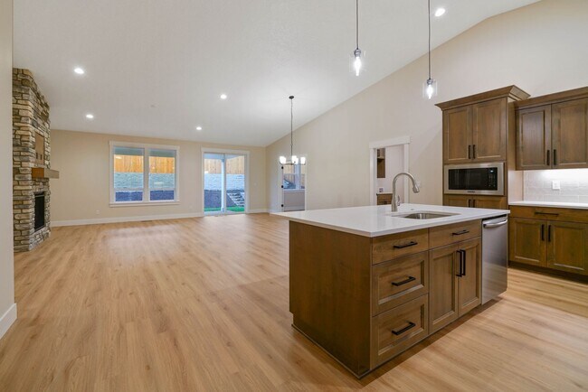 Building Photo - 3Bd/2Ba Single Story Home - Available earl...