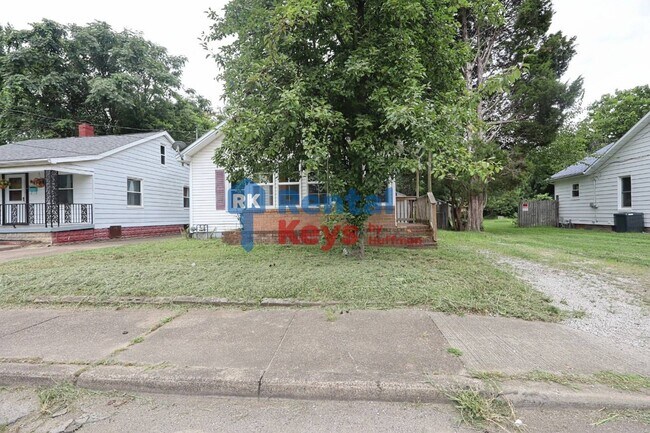 Building Photo - 2525 S Rotherwood Ave