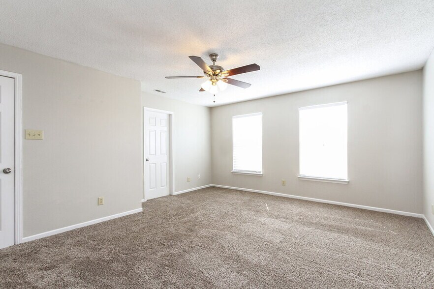 Building Photo - 1829 Blue Pine Ln