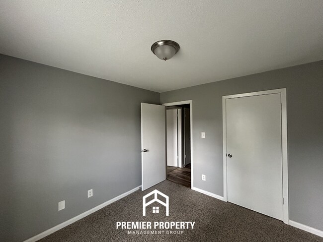 Building Photo - Massive 5BR/3BA Estate in 38125 | 2,700+ SQ FT, Vaulted Ceilings & Tile Floors