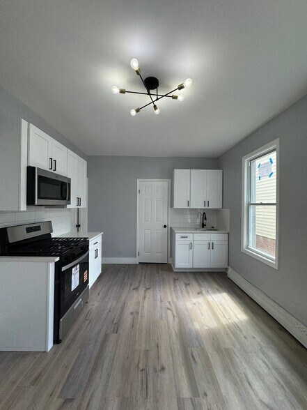 Primary Photo - 142 Court St