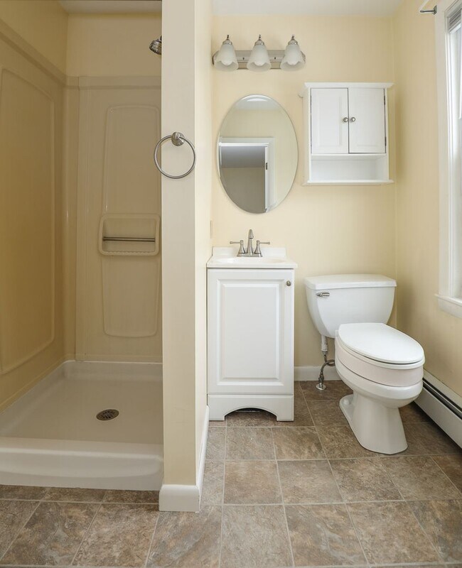 Building Photo - 1776 Hooksett Rd