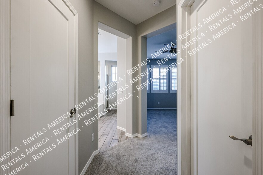 Building Photo - 1936 S Sycamore Pl