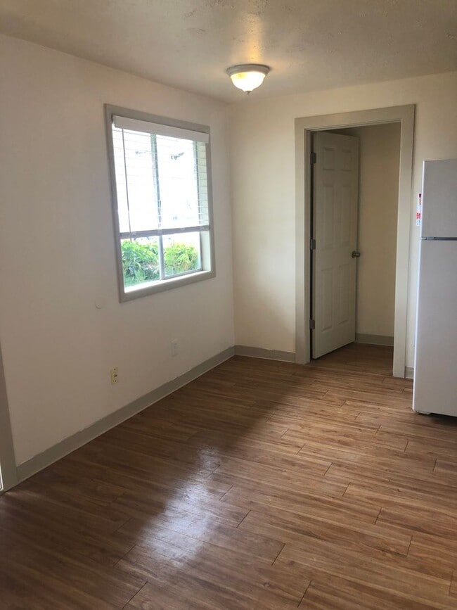 Building Photo - Surrounded by Nature, Close to Town!