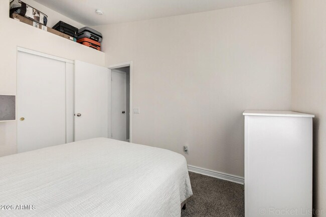 Building Photo - 10420 W Reade Ave