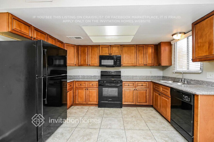 Building Photo - 3526 S Shafer Dr